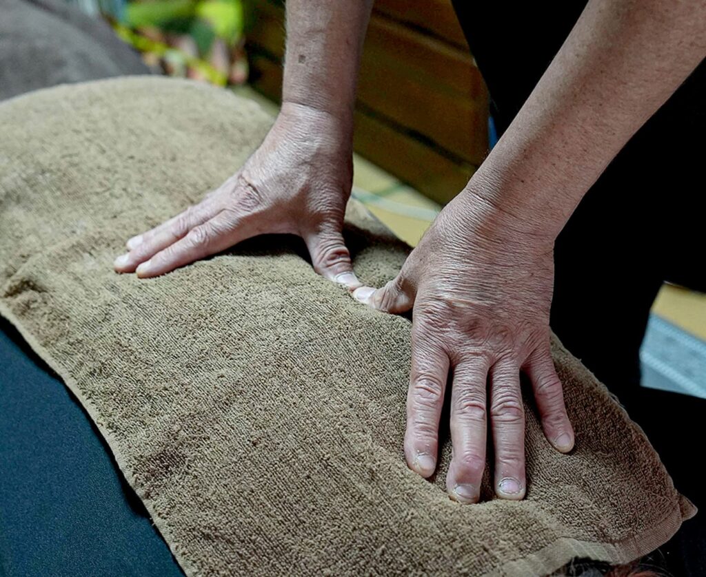 手技のみで丁寧に施術